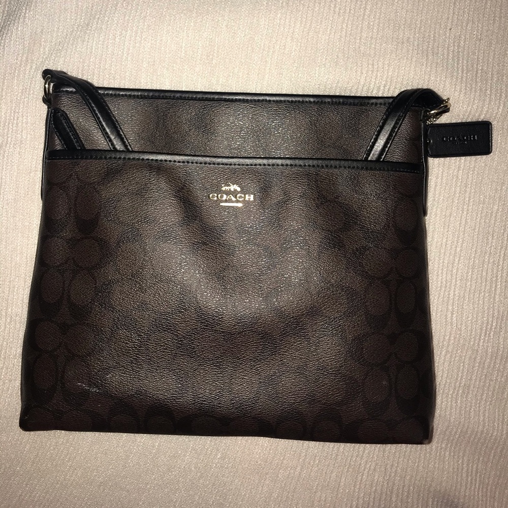 Coach cross body bag✨ MAKE AN OFFER